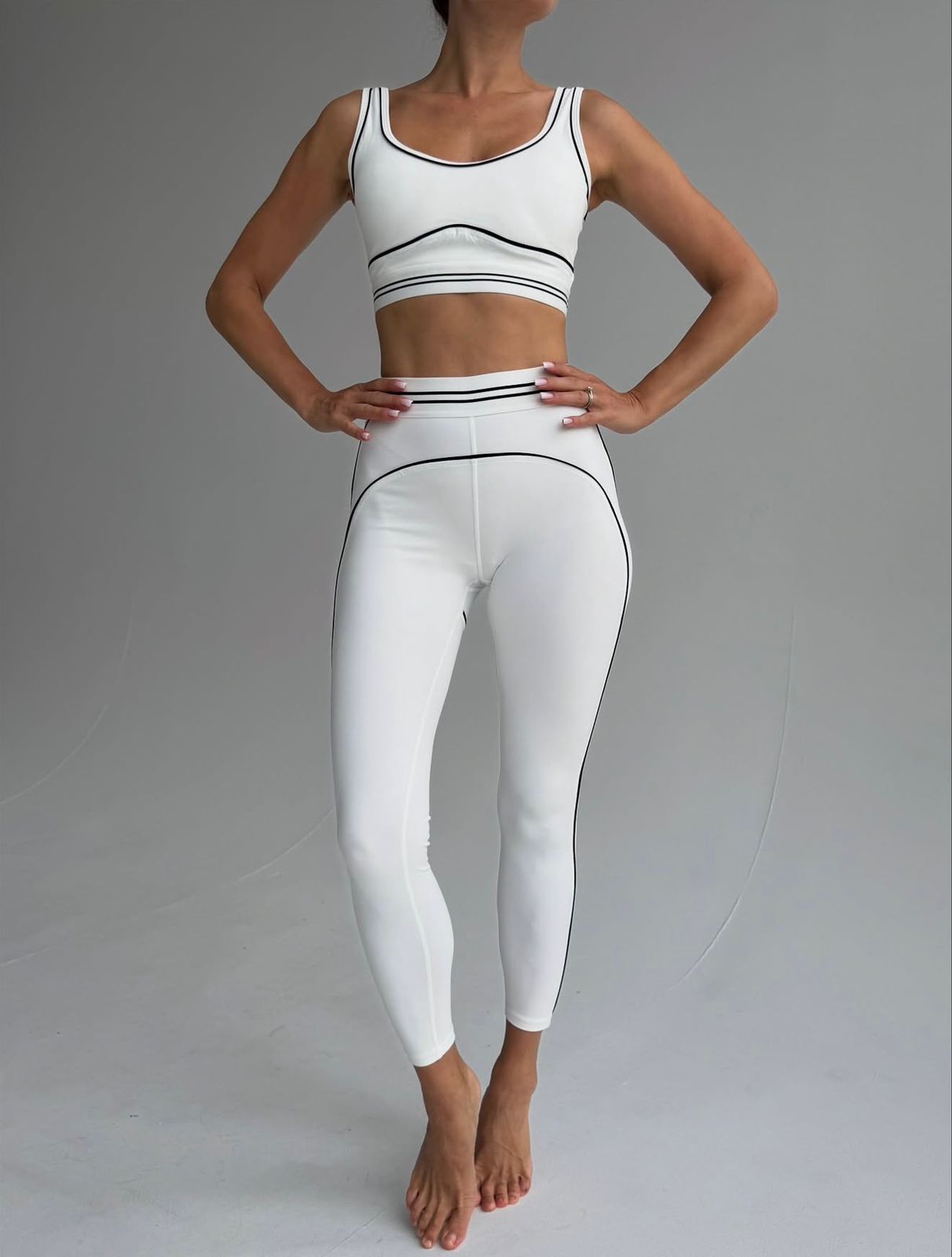 LINES WHITE AND BLACK / SET