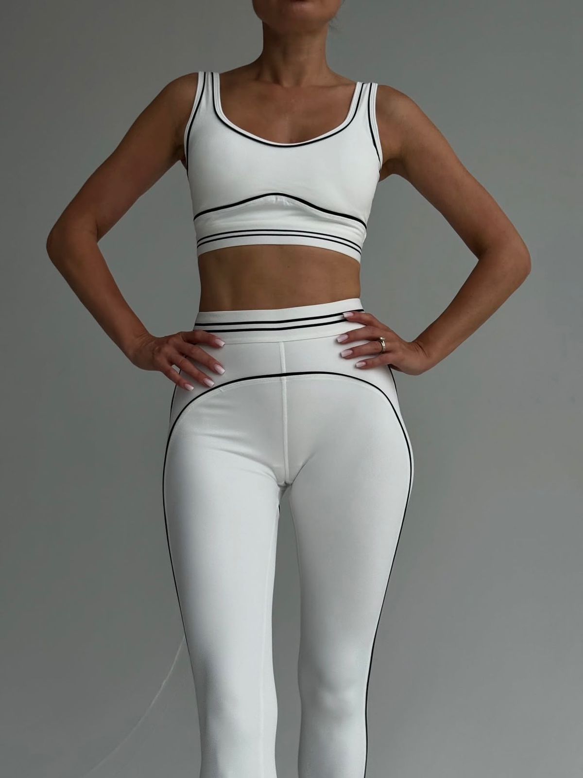 LINES WHITE AND BLACK / SET